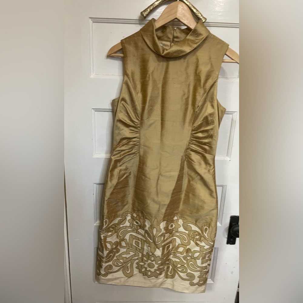 Kay Unger gold silk dress, holiday,size 6, back zipper,lined. New without tags